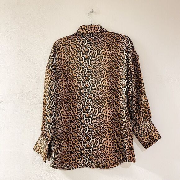 Ena Pelly Button Down Blouse in Cheetah Print Size 6 - Picture 3 of 8